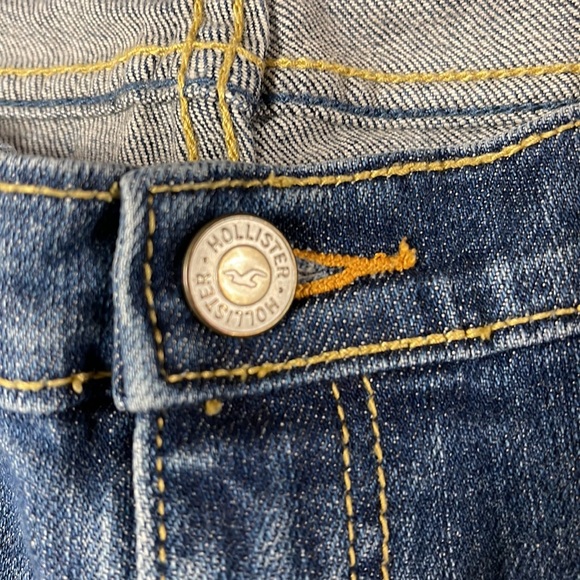 Hollister Cuffed Cut Off Distressed Denim Jean Shorts Size 5 - Picture 5 of 9